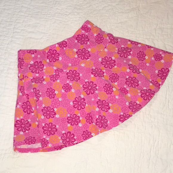 Little girls sz 5 OshKosh skirt w/shorts - Picture 1 of 4